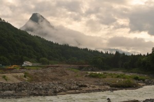 蒲生岳と川の合流点