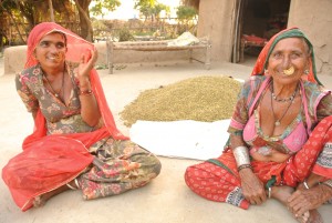 右が家長の奥さん？　左は娘さんかお嫁さん？