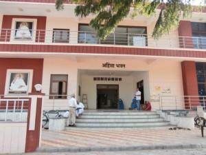 ムニたちの住まい兼講義部屋がある建物