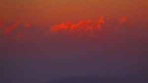 夕日に染まるエベレスト山群