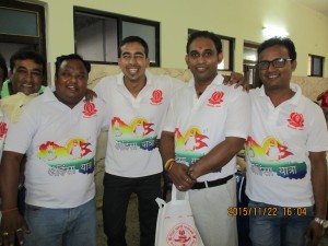 比良都なガールの在家信者によるボランティアの人たち