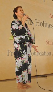 2013年のイベントで熱唱するT子さん